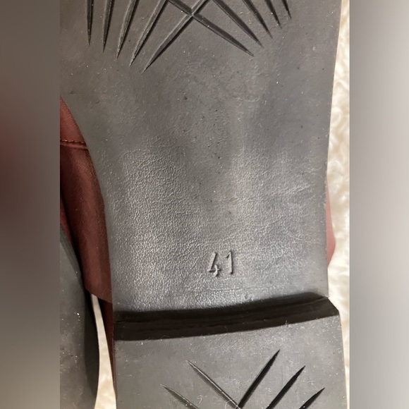 EUC Bueno Leather Burcu Women's Ruffle Flats Shoes Red Burgundy Size 10.5/ EU 41 - Picture 8 of 9